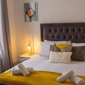 Shm Stays: Convenient Long-term Hub Near & Airport Homestay